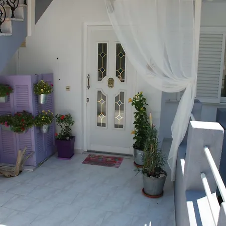 Theodora Appartement Patitiri