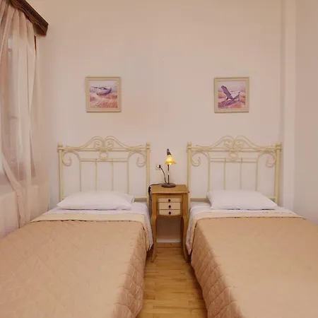 Theodora Appartement Patitiri